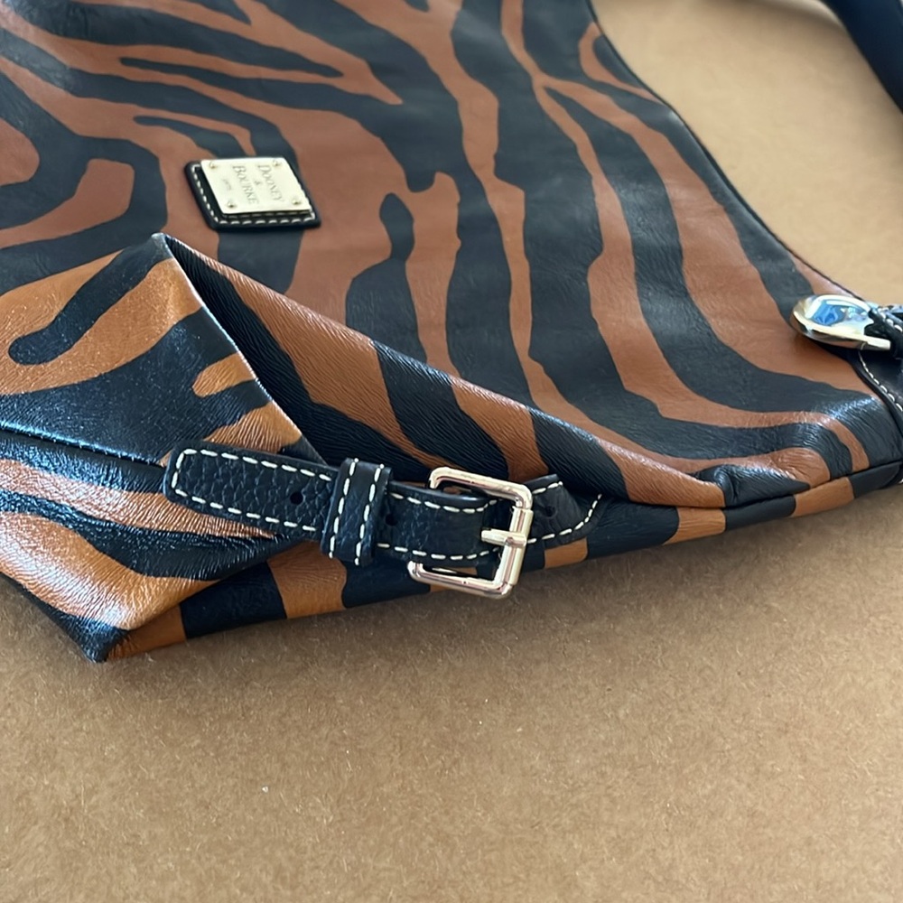 Authentic Vintage Dooney & Bourke Black Caramel Tiger Print Gold Shoulder Bag - Picture 6 of 15